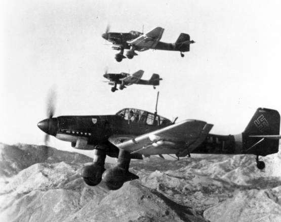 Ju 87斯图卡俯冲轰炸机史料图片